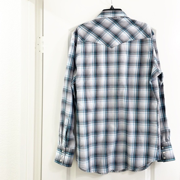 Wrangler plaid long sleeve snap front shirt - Picture 2 of 3